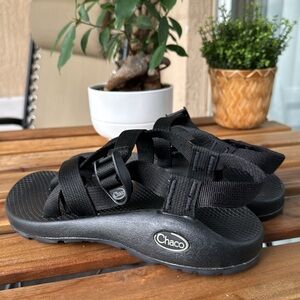 Chaco Womens Sandals in Black -  Sz 7 Wide - Excellent Condition!